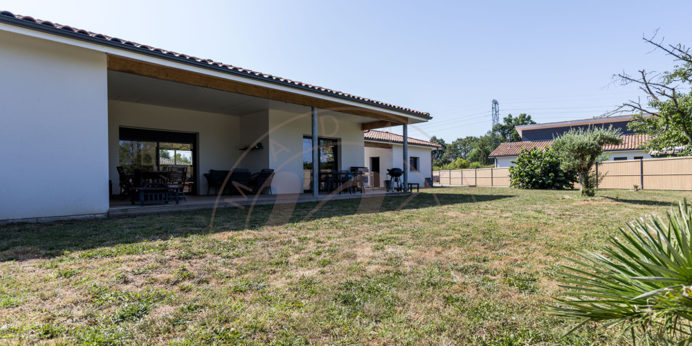 maison à ST PIERRE DU MONT (40280)